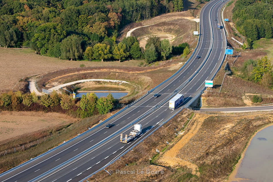 Résultat de recherche d'images pour "autoroute vue aérienne"