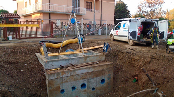 Travaux d'extension du réseau d'égouts de Desui et Seveso.