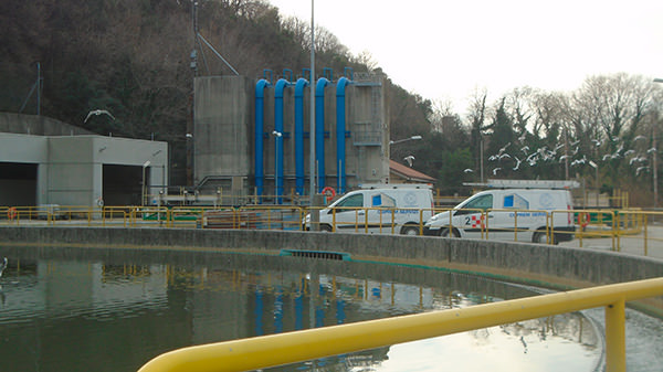 VÃƒÆ’Ã‚Â©hicules Coprem Services au chantier naval de Trieste.