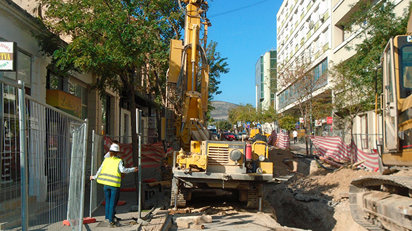 Lavori in corso presso il cantiere del pozzetto di spinta.