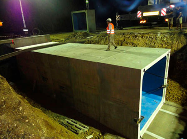 Le chantier de construction du passage souterrain du cycle pédestre à Udine.