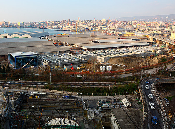 Cantiere di Trieste durante i lavori di potenziamento dellÃ¢â‚¬â„¢impianto di depurazione di Trieste.